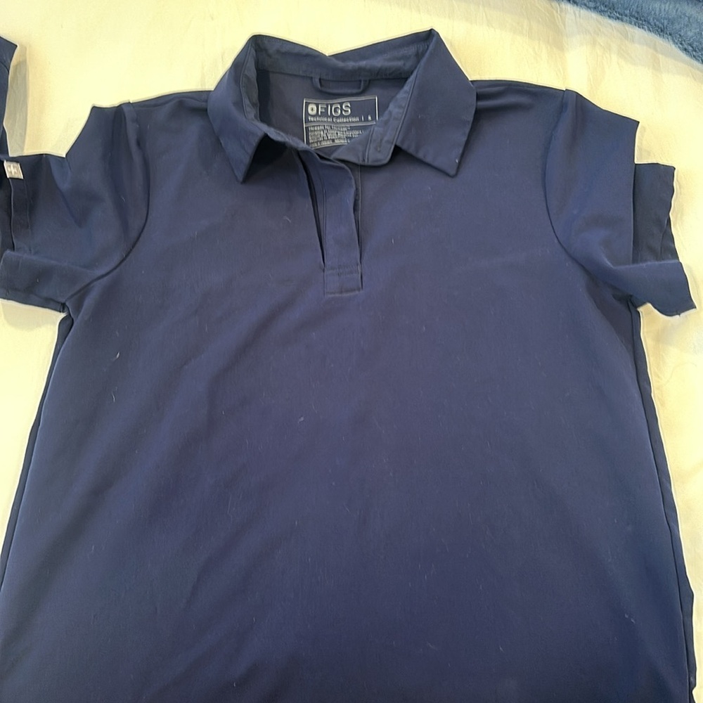 FIGS SCRUB TOPS (2) - Picture 4 of 5